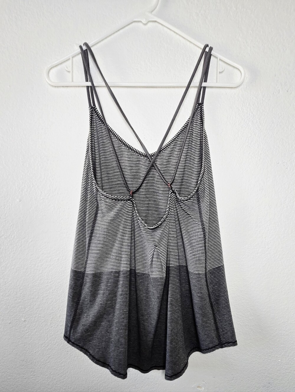 Lululemon Athletica Divided Stripe Stretch Knit Tank Breezy Strappy V Neck sz 10
